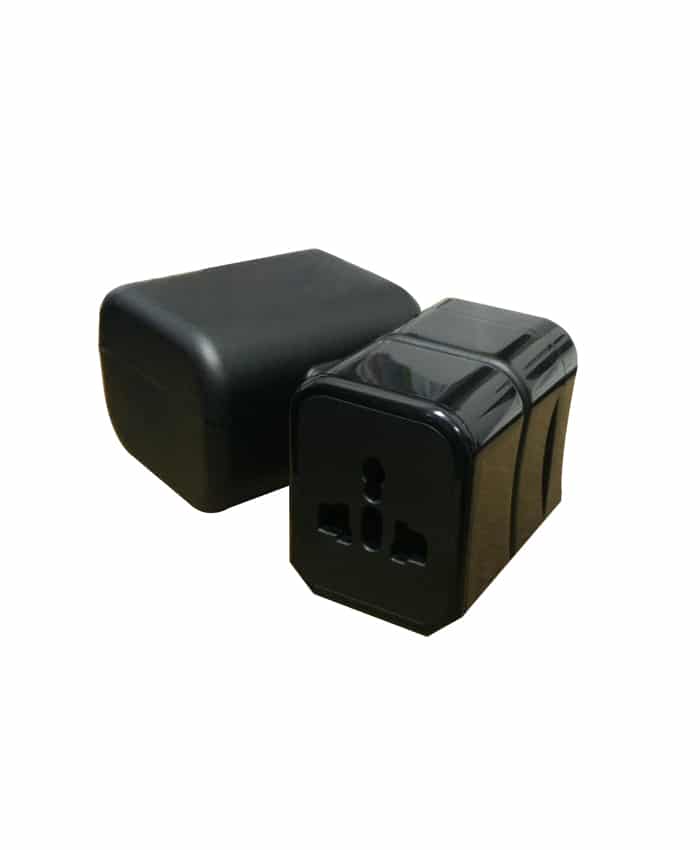 UNIVERSAL TRAVEL ADAPTER WITH CASE