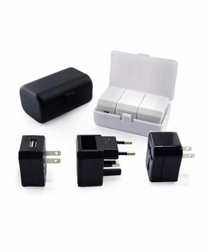 TRAVEL ADAPTOR WITH USB HUB AND CASE